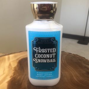 BBW FROSTED COCONUT SNOWBALL BODY LOTION